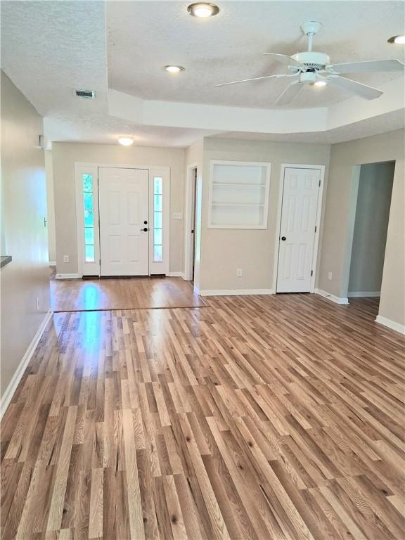 43 Shadowlake Ct, Brunswick, GA 31525 - foyer entrance with a tray ceiling, wood finished floors, and a ceiling fan