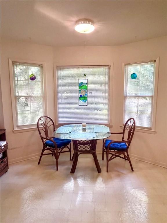 119 Saint Clair Dr, Saint Simons Island, GA 31522 - dining area with baseboards