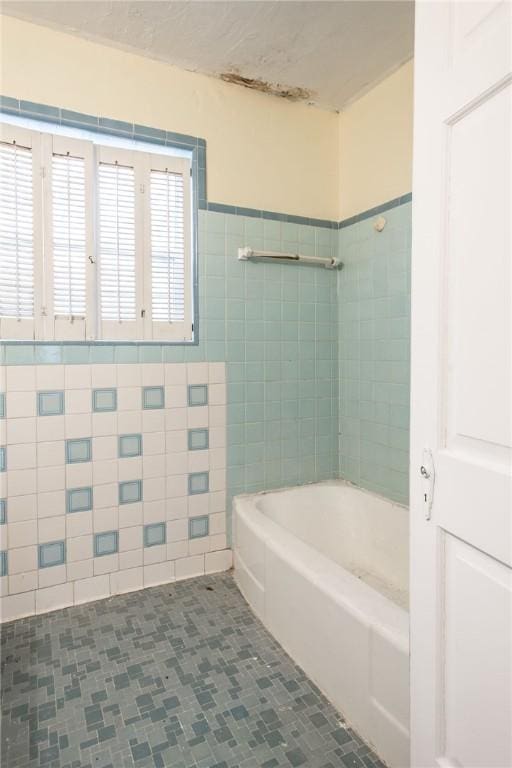 1701 Satilla Blvd, Waycross, GA 31501 - full bath featuring tile patterned flooring, tub / shower combination, and tile walls