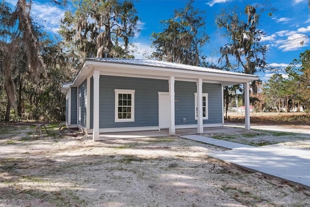 view of front of house featuring covered porch