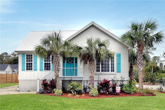 view of front of house with a front lawn