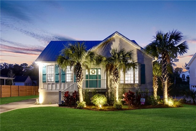 view of front facade featuring a yard