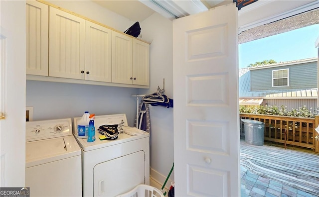 washroom featuring cabinets and washing machine and clothes dryer