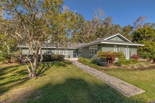 single story home with a front yard