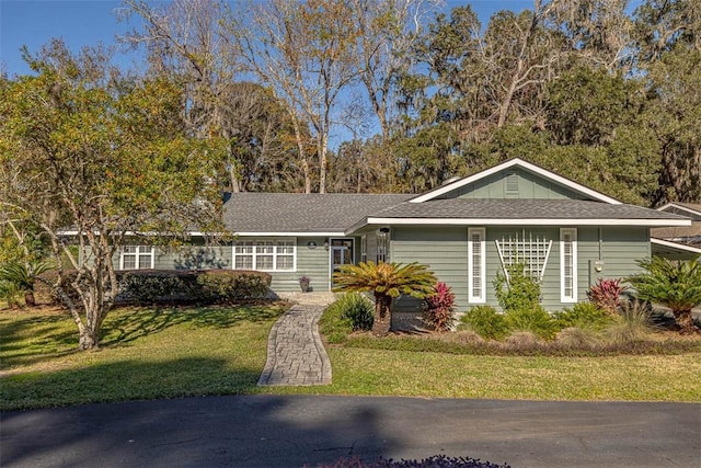 single story home with a front yard