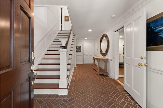 entryway with crown molding