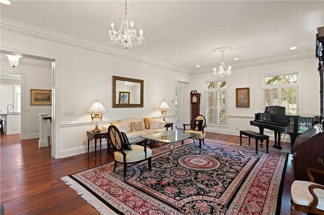 living room featuring ornamental molding, a notable chandelier, dark wood-type flooring, and sink