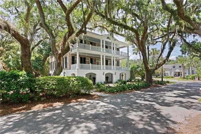 view of front of house with a balcony