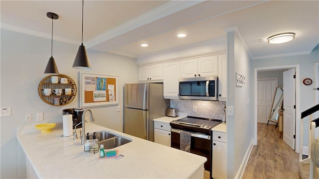 kitchen with crown molding, decorative backsplash, a peninsula, stainless steel appliances, and a sink