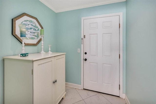 foyer featuring baseboards and crown molding