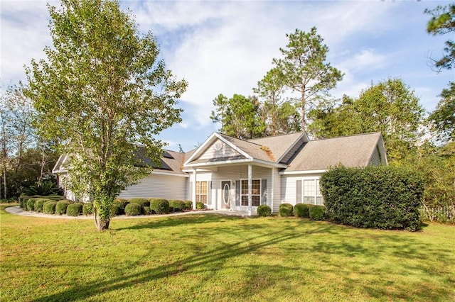 view of front facade with a front yard