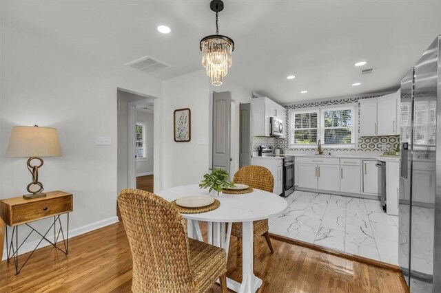 515 W 59th St, Savannah, GA 31405