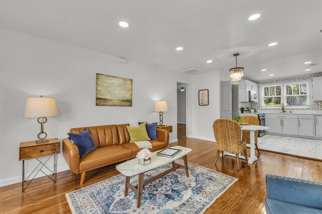 515 W 59th St, Savannah, GA 31405