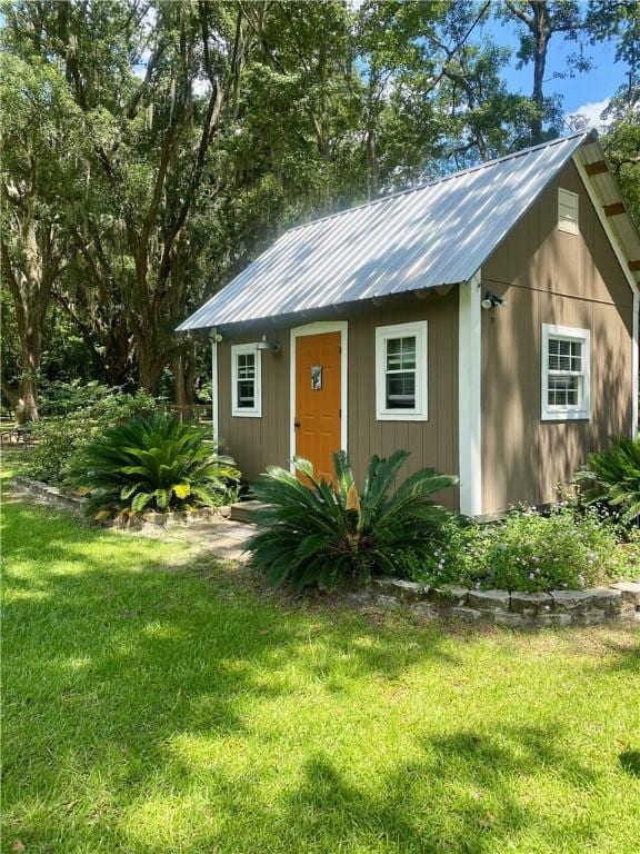 view of outbuilding featuring a yard