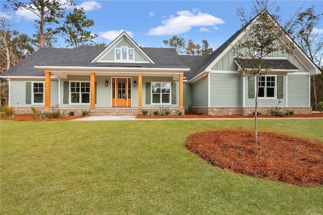 craftsman-style house with a front lawn and a porch