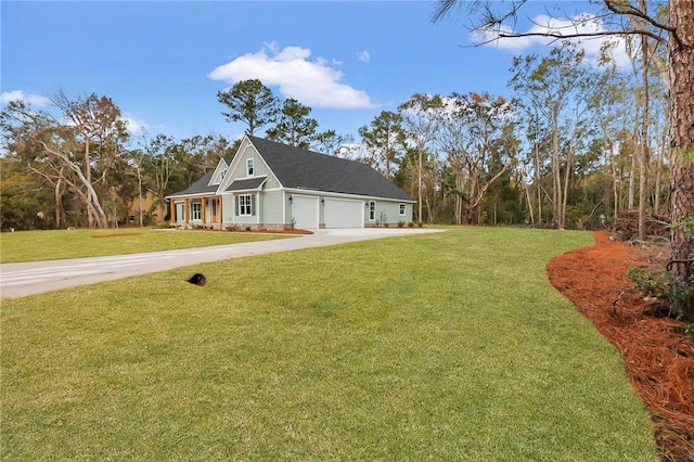 view of front of property featuring a front lawn