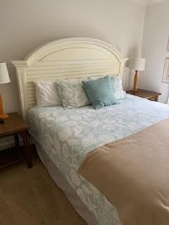 bedroom featuring carpet flooring