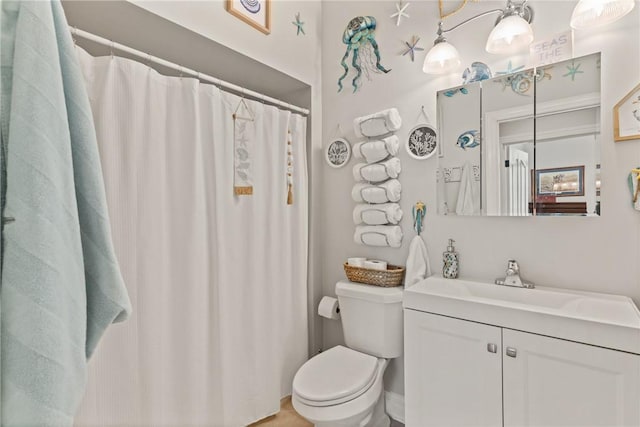 full bath with vanity, toilet, and a shower with shower curtain