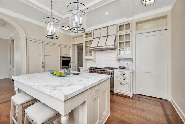 144 Point Ln, Saint Simons Island, GA 31522 - kitchen with stainless steel appliances, a sink, backsplash, an island with sink, and beam ceiling