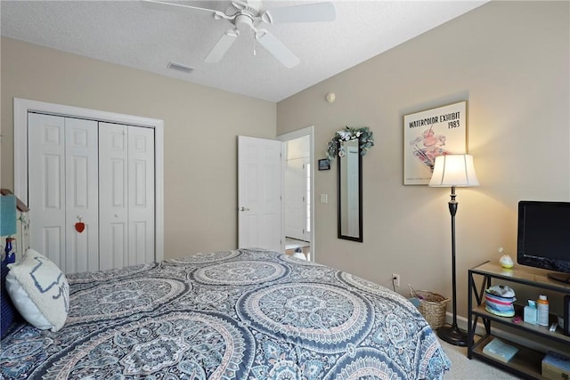11 Niblick Ct, Saint Simons Island, GA 31522 - carpeted bedroom with a closet and a ceiling fan
