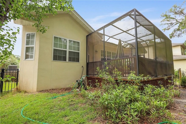 11 Niblick Ct, Saint Simons Island, GA 31522 - back of house featuring stucco siding and a lanai