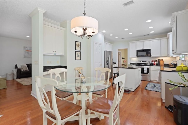 11 Niblick Ct, Saint Simons Island, GA 31522 - dining area featuring light wood finished floors, recessed lighting, and a chandelier