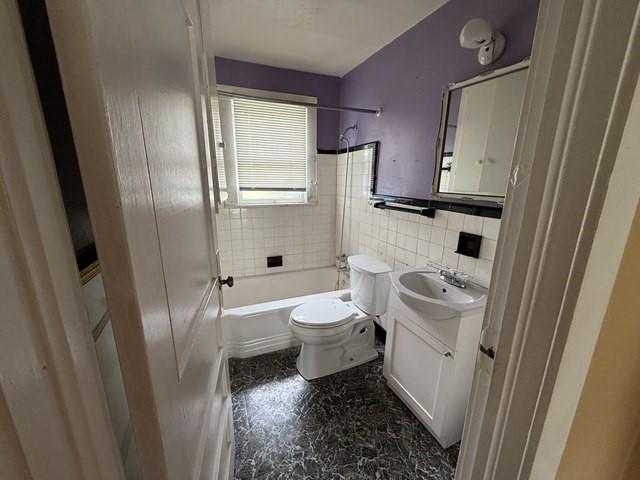 511 Riverside Dr, Waycross, GA 31501 - full bath with toilet, vanity, bathtub / shower combination, and tile walls