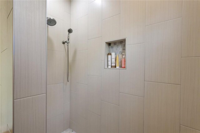 1068 Picnic Ln NE, Townsend, GA 31331 - details featuring a tile shower