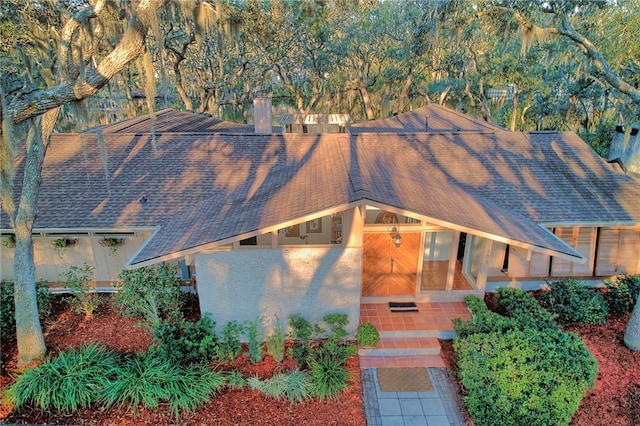 105 Driftwood Pl, Saint Simons Island, GA 31522 - view of front of property featuring a shingled roof and a chimney