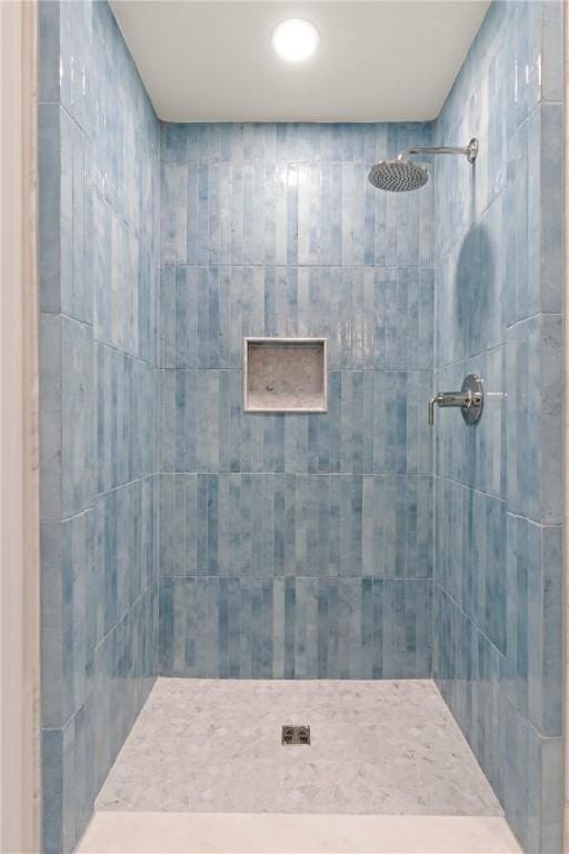 50 Frederica Oaks Ln, Saint Simons Island, GA 31522 - full bathroom featuring tiled shower and recessed lighting