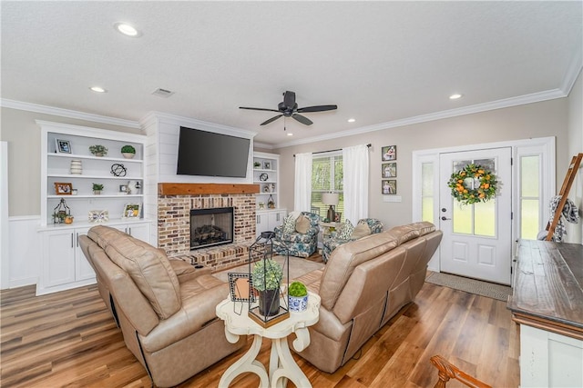 121 Farms Edge Rd S, Manor, GA 31550 - living room featuring light wood finished floors, crown molding, ceiling fan, a fireplace, and recessed lighting