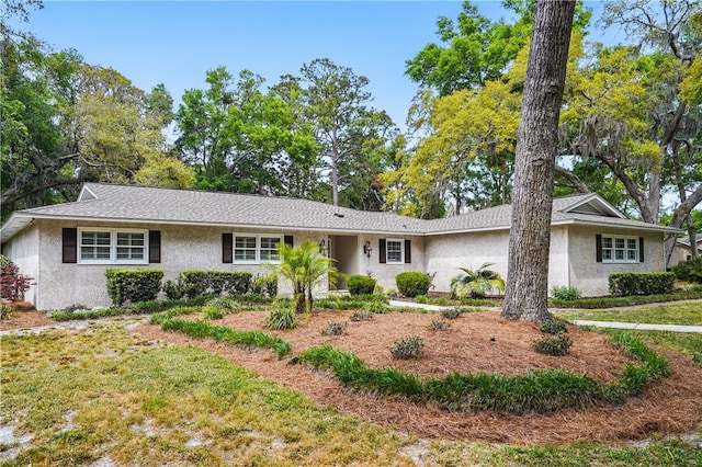 111 Palm Dr, Saint Simons Island, GA 31522 - ranch-style house with stucco siding