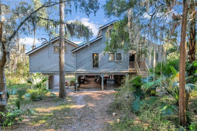 view of front of property featuring a carport