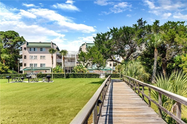 1524 Wood Ave Unit 314, Saint Simons Island, GA 31522 - surrounding community with a lawn