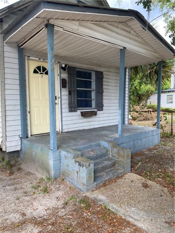 doorway to property featuring a porch