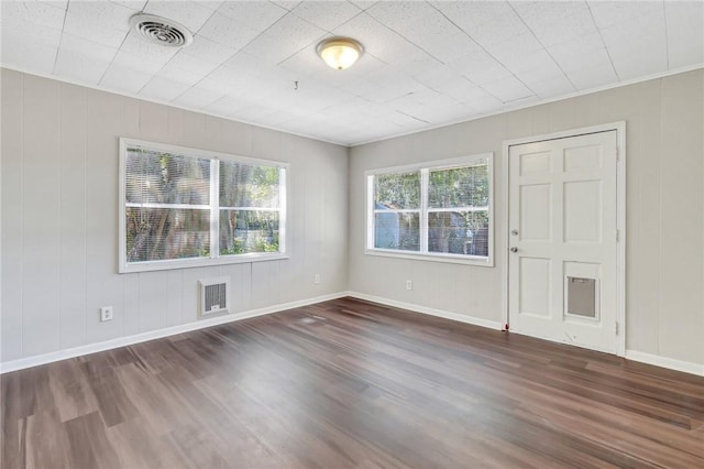 spare room featuring dark wood-type flooring