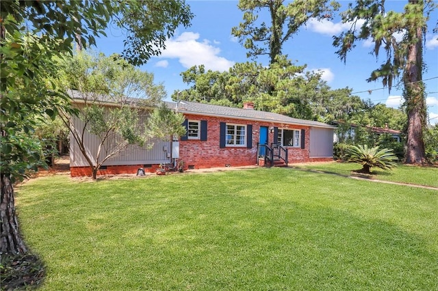 ranch-style home featuring a front lawn