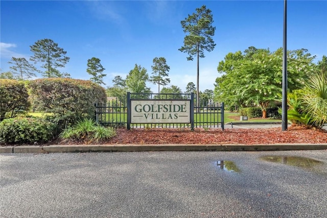 view of community / neighborhood sign