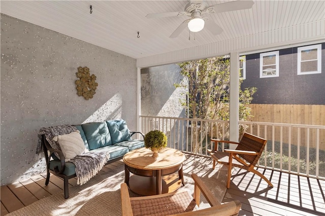 sunroom with ceiling fan