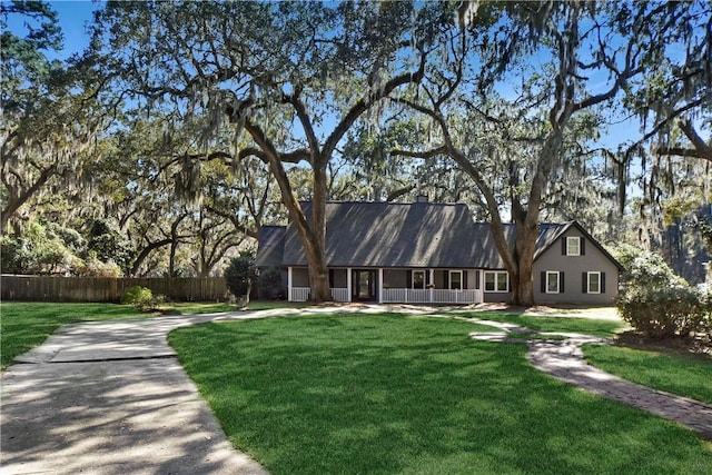 view of front of property with a front lawn