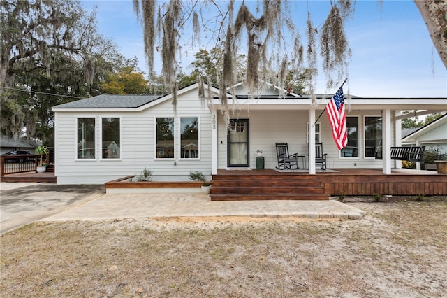 view of front of house featuring a porch