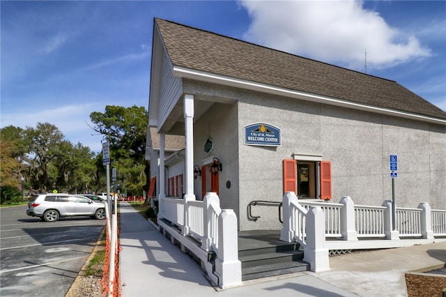 view of front of property