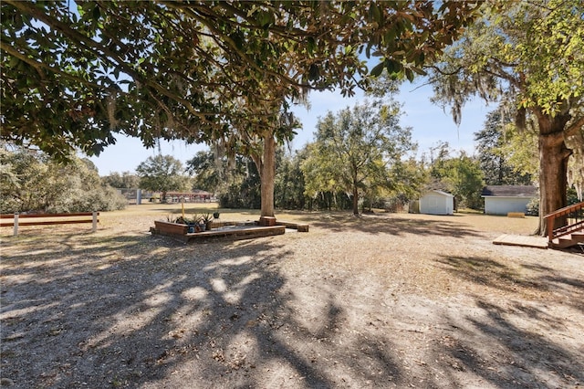 view of yard with a storage shed