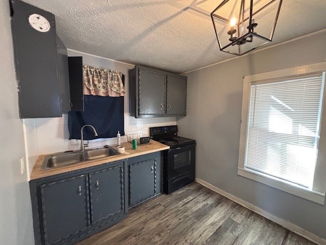 kitchen featuring a textured ceiling, sink, hardwood / wood-style flooring, an inviting chandelier, and black range with electric stovetop