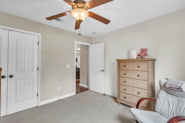 unfurnished room with carpet flooring and ceiling fan