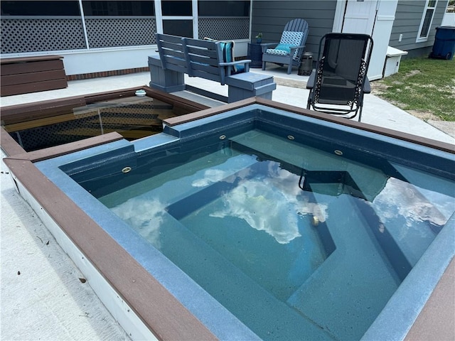 view of pool featuring an outdoor hot tub