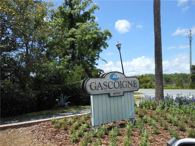 view of community / neighborhood sign