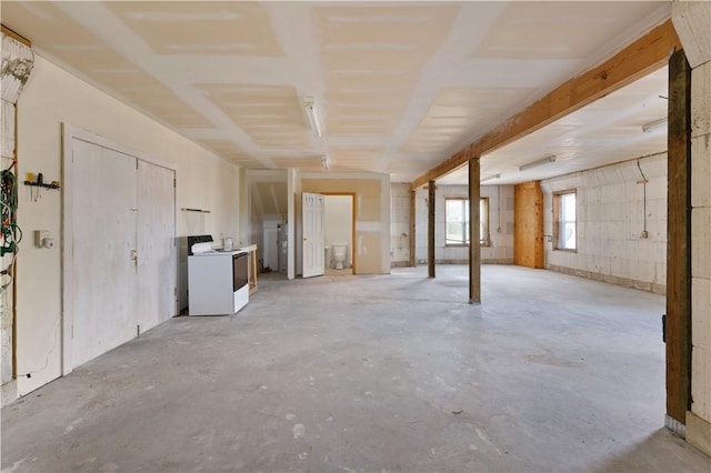 basement featuring washer / clothes dryer