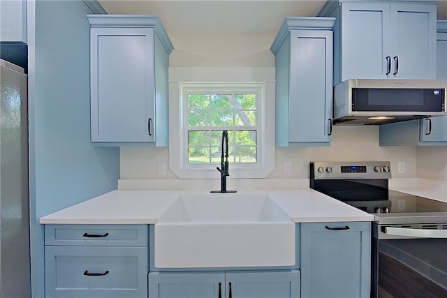880 Miles Still Rd, Waycross, GA 31503 - kitchen featuring appliances with stainless steel finishes, a sink, and light countertops