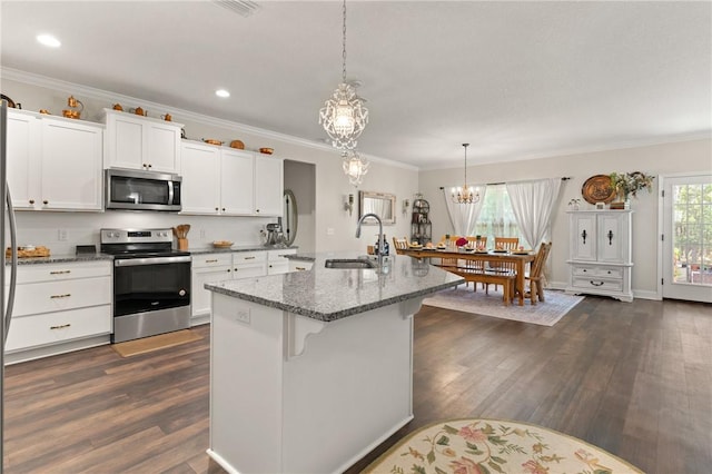 156 Allie Loop, Brunswick, GA 31525 - kitchen with appliances with stainless steel finishes, a sink, a chandelier, dark wood-type flooring, and crown molding